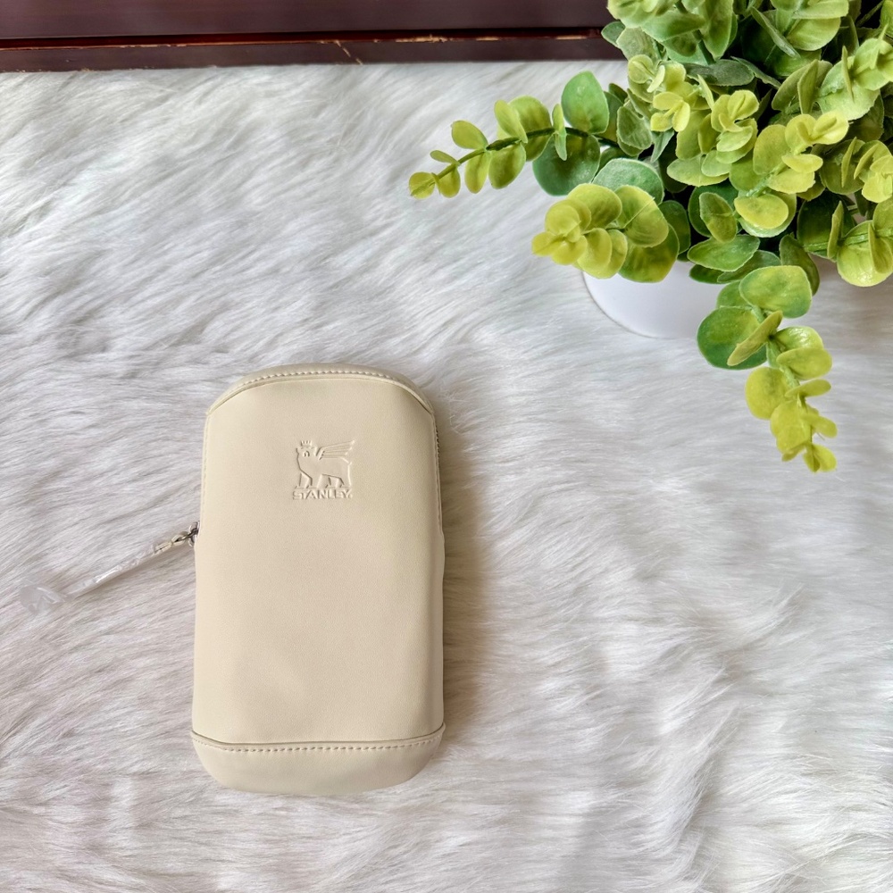 The Stanley Cross Bottle Max Phone Keys Wallet Case Cream - Picture 9 of 16